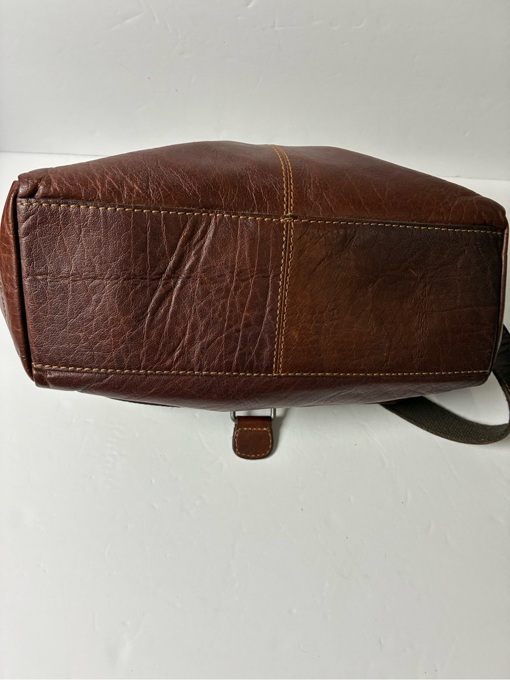 Classic Brown Leather Messenger Bag - Timeless Men's Crossbody - Picture 4 of 9